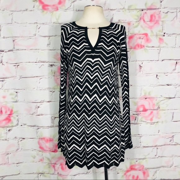 White House Black Market Dresses & Skirts - 🔥5/25 sale🔥WHBM knit thin sweater dress